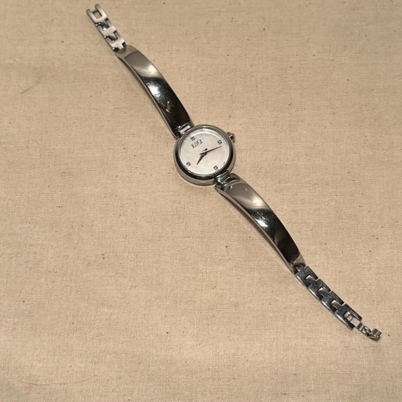 ESQ Swiss Ladies Quartz Watch Mother Of Pearl Dial Silver Tone Working WR 3ATM - Picture 2 of 7